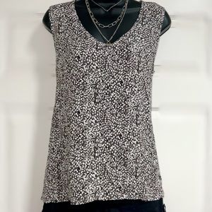 Women’s Apt 9 High low sleeveless blouse.  Black and taupe. Size S